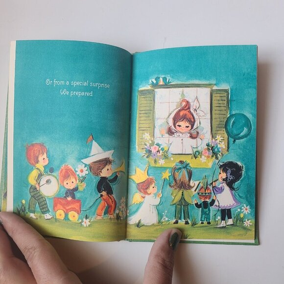 *4 for $20* Vintage Book - Happiness is Everywhere - 1967 Hallmark - Picture 7 of 7